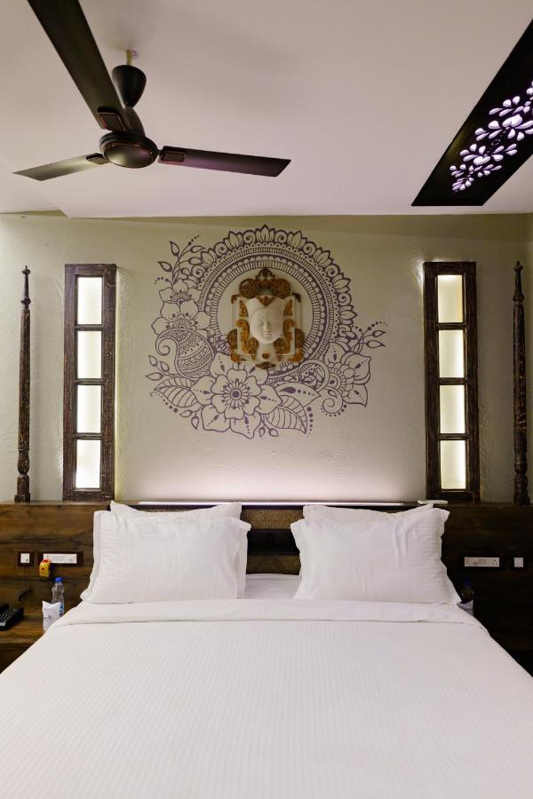 Breathing Earth - Rooms And Pool Calcutta Extérieur photo