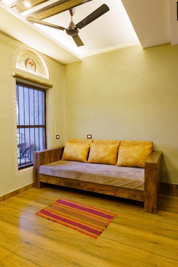 Breathing Earth - Rooms And Pool Calcutta Extérieur photo