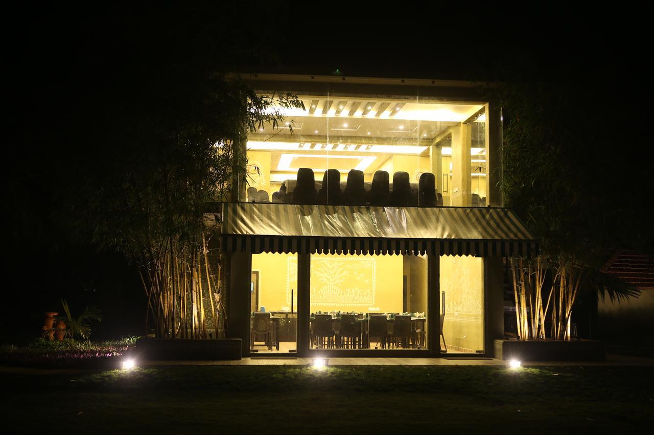 Breathing Earth - Rooms And Pool Calcutta Extérieur photo