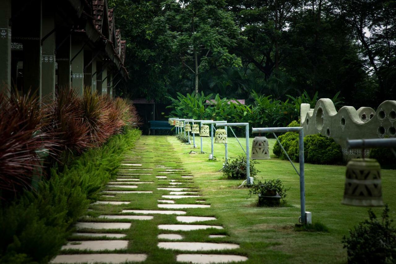 Breathing Earth - Rooms And Pool Calcutta Extérieur photo