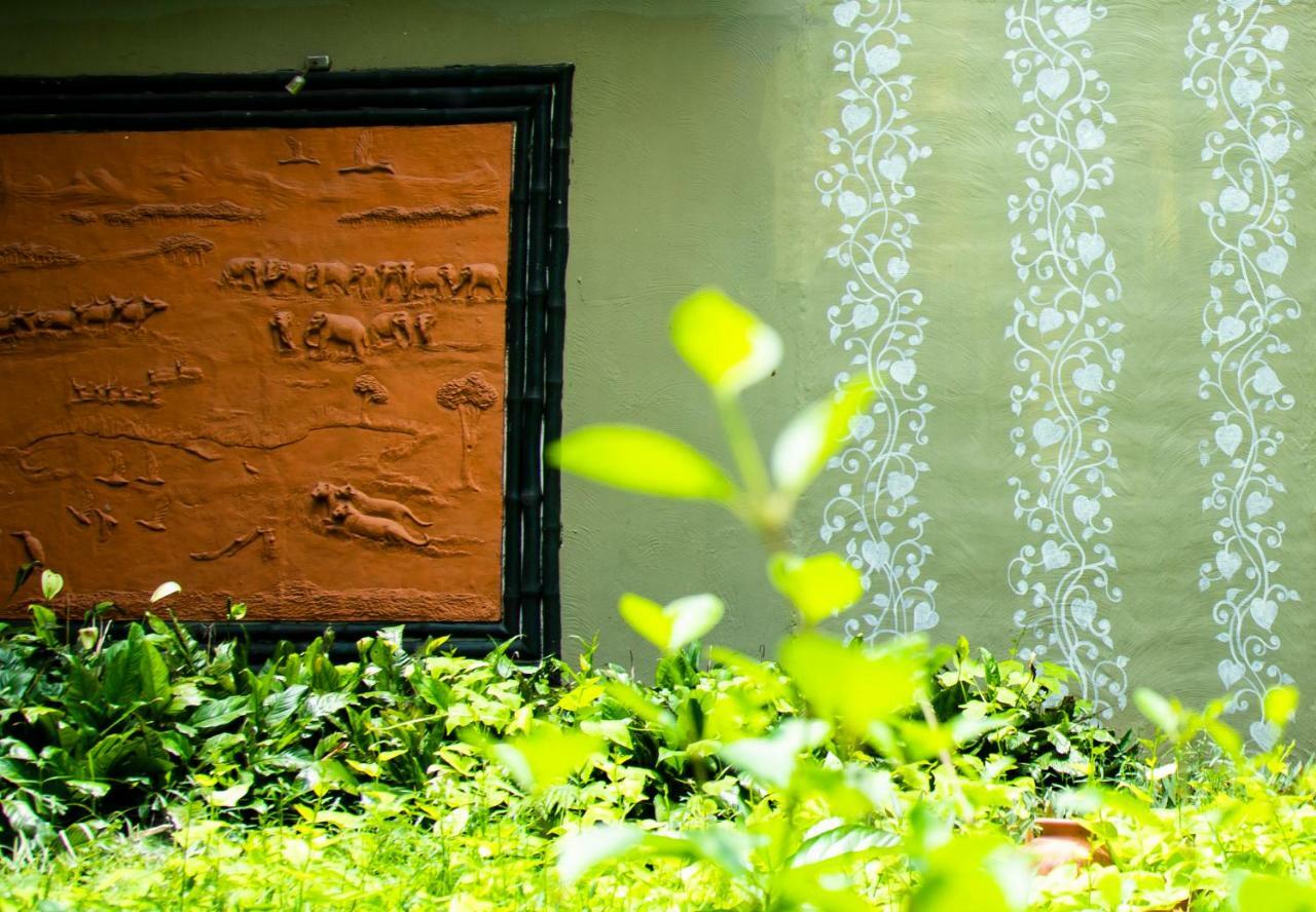 Breathing Earth - Rooms And Pool Calcutta Extérieur photo